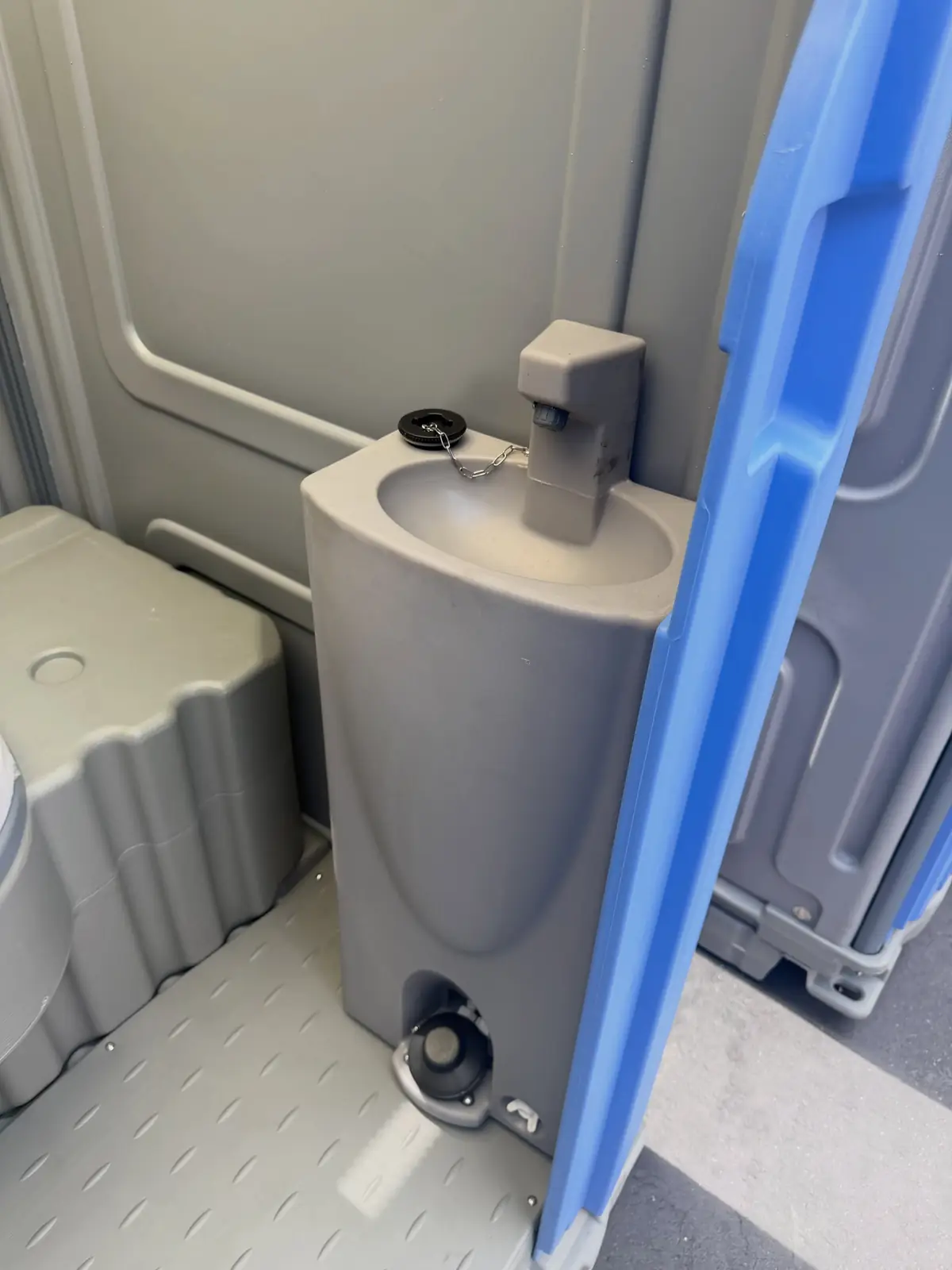 Deluxe flushing unit with sink